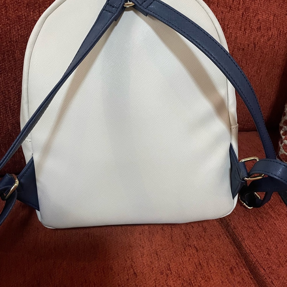 Like new TH backpack - Picture 2 of 2
